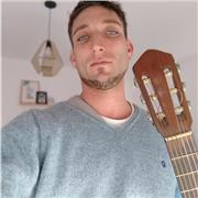 Profesor de guitarra criolla, acústica y eléctrica. Niveles iniciantes y avanzados. Clases online y presenciales. Adultos y niños
